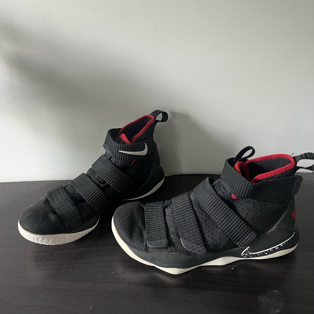 2017 LeBron Soldier 11 'Bred'.